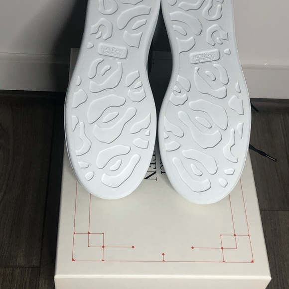 Alexander McQueen Men's Oversized Sneakers Black - Picture 12 of 15